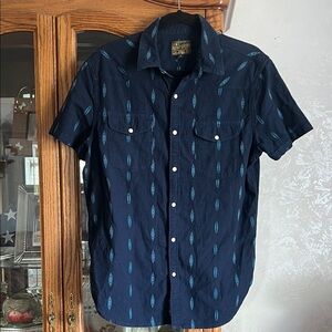 Lucky Brand Dark Blue Patterned Snap Button Down Shirt. Size: Medium